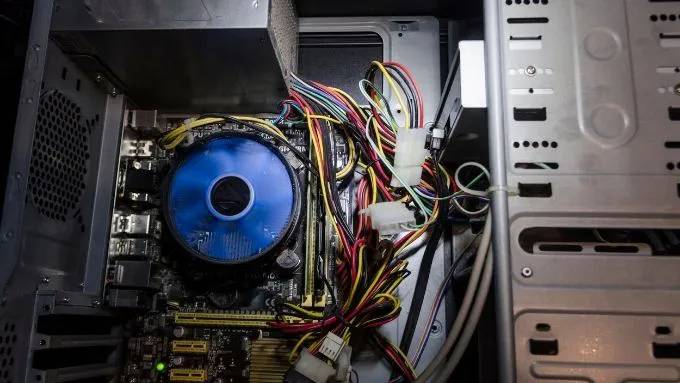 4-internal-drive-installation.jpg.webp 4-internal-drive-installation.jpg.webp