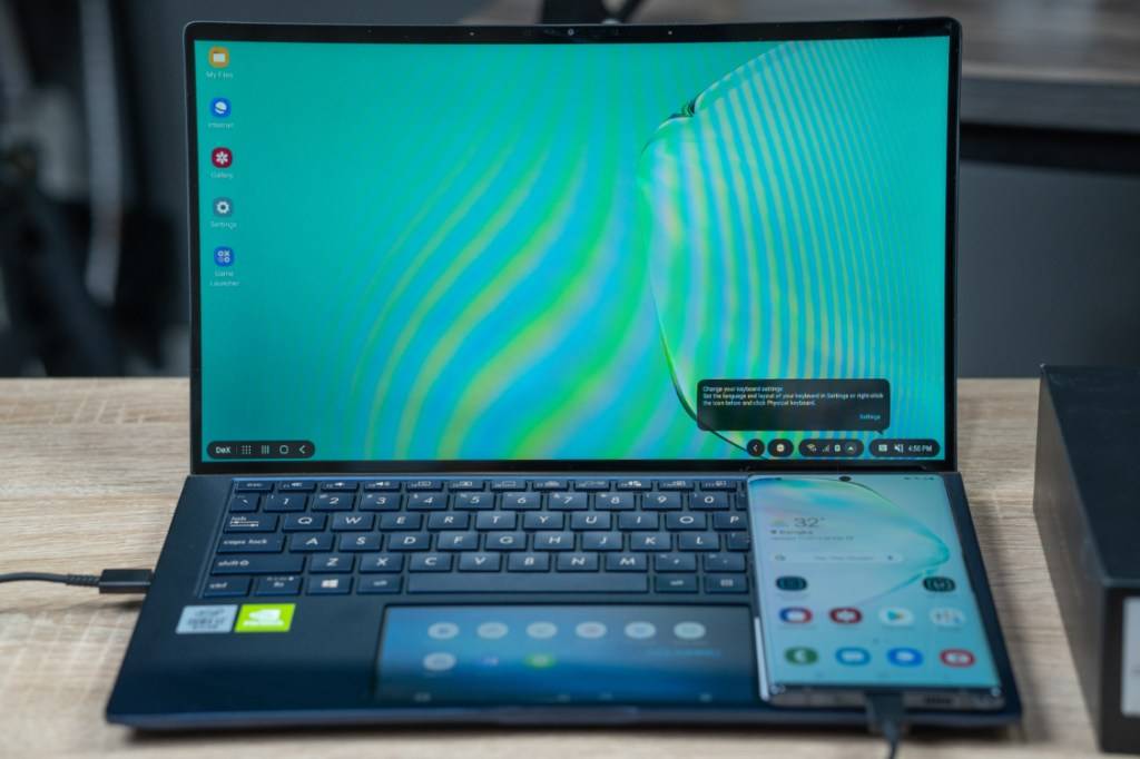 samsung-dex-in-action samsung-dex-in-action