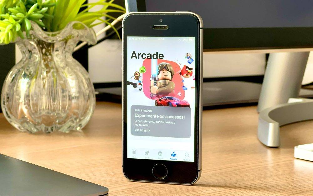 apple-arcade-on-2016-iphone-se apple-arcade-on-2016-iphone-se