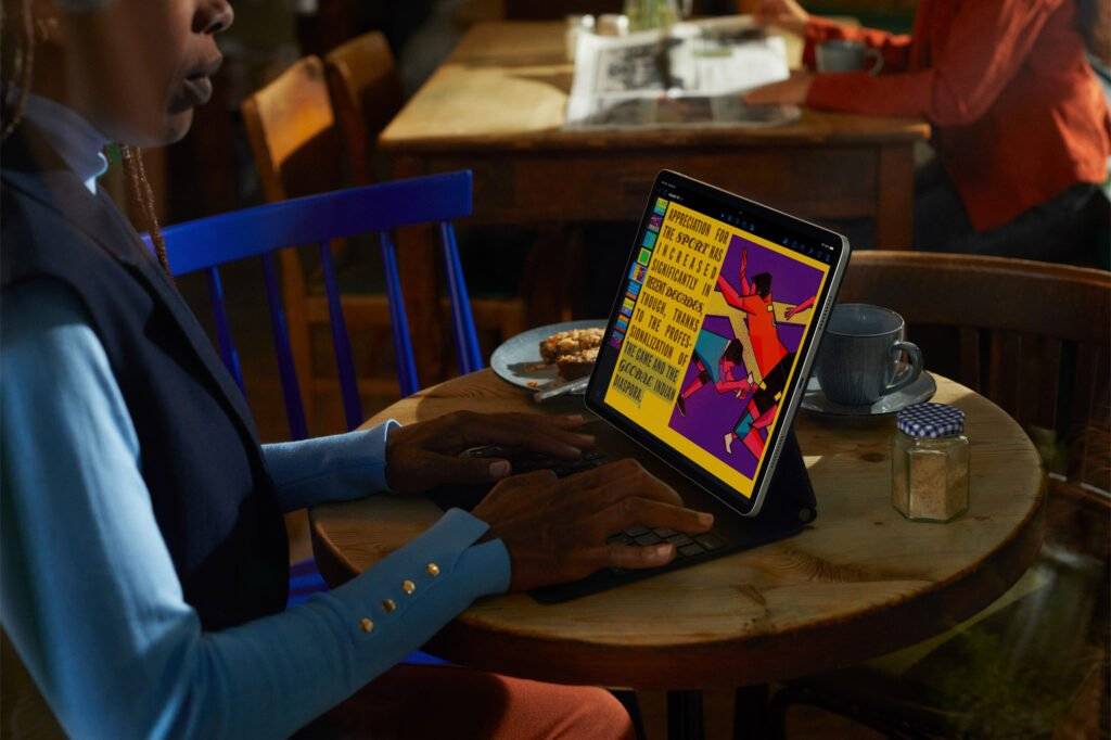 apple-ipad-pro-lifestyle-221018-1024x682-1 apple-ipad-pro-lifestyle-221018-1024x682-1